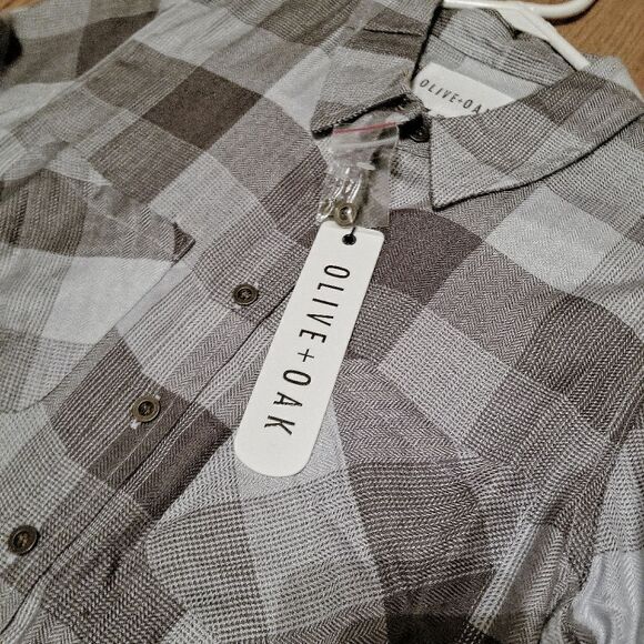 Olive + Oak | Gray Plaid Button Down Top - Picture 4 of 16